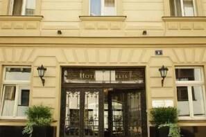 A building with a sign reading "Hotel Elis" above the entrance. - Angelis (Prague)