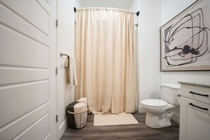 Hair dryer, towels, soap, shampoo - Minutes away from all main Attractions (Atlanta)