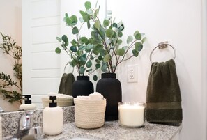 Hårføner, håndklær, såpe og sjampo