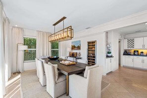 Dining - Waters Edge Luxury - Walk or bike to the Beach (Pompano Beach)