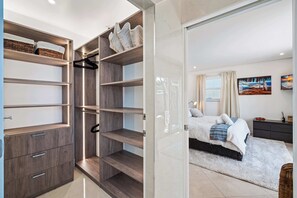 5 chambres, fer et planche à repasser, lit de bébé portatif, Wi-Fi