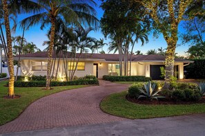 Exterior - Waters Edge Luxury - Walk or bike to the Beach (Pompano Beach)