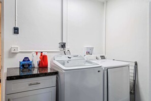 Interior - Waters Edge Luxury - Walk or bike to the Beach (Pompano Beach)