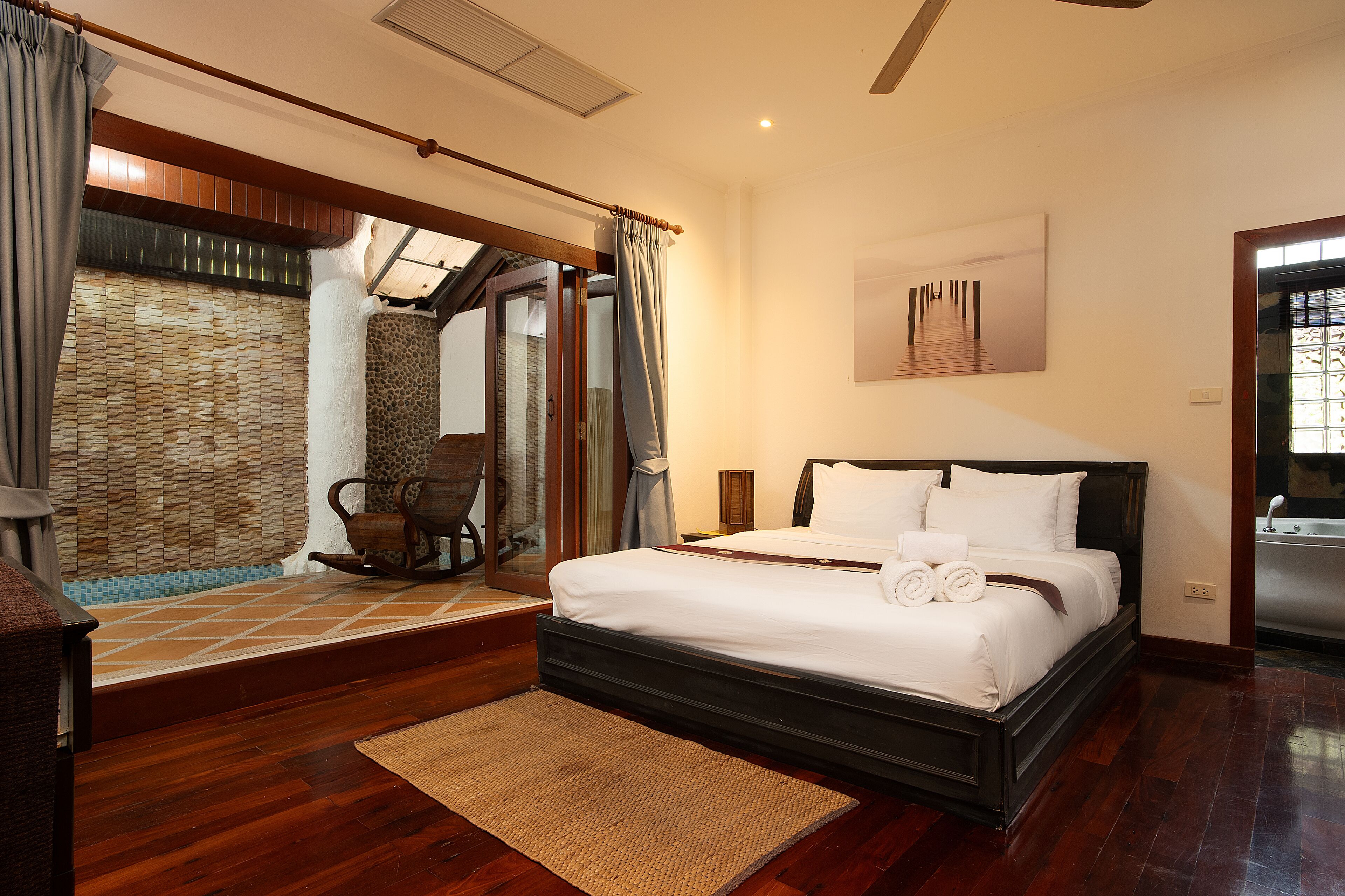 Superior Studio Suite | Free WiFi