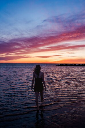 Sun-loungers, beach towels - Manatee Retreat! Heated Pool, Kayaks, Fishing & Pets (Crystal River)