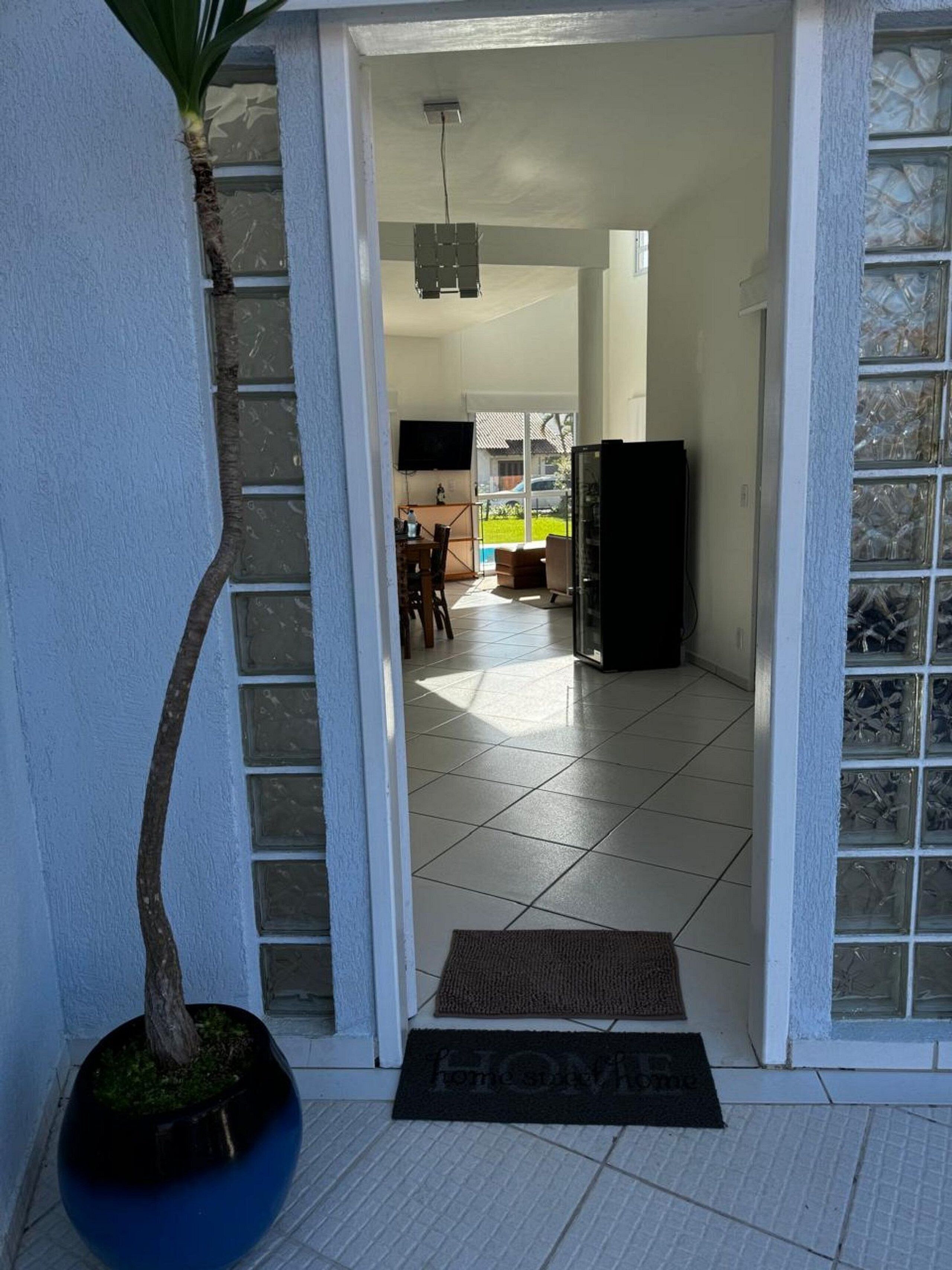 Casa de Praia Brisa do Oceano com Piscina Privativa - São Francisco do Sul | Living area | 60-inch Smart TV with digital channels, Netflix, streaming services