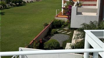 المنطقة المحيطة بالمنشأة