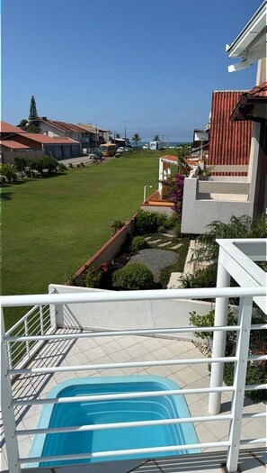 Casa Deluxe, acceso a la piscina, vistas a la playa | Jardines del alojamiento