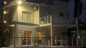 ชาเลท์ | บริเวณภายนอก