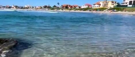 Deluxe huis, toegang tot zwembad, uitzicht op het strand | Strand | Vlak bij het strand, wit zand