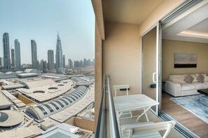 Appartement luxueux, balcon, vue sur la ville | Balcon