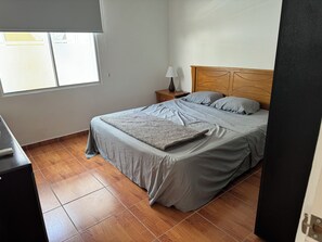 2 chambres, fer et planche à repasser, Wi-Fi, draps fournis