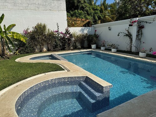Tranquil 2-bedroom house in Private area San Blas La Libertad with AC, pool