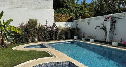 Tranquil 2-bedroom house in Private area San Blas La Libertad with AC, pool