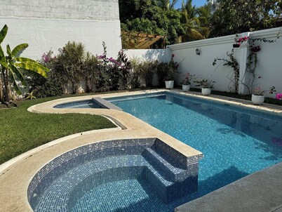 Tranquil 2-bedroom house in Private area San Blas La Libertad with AC, pool