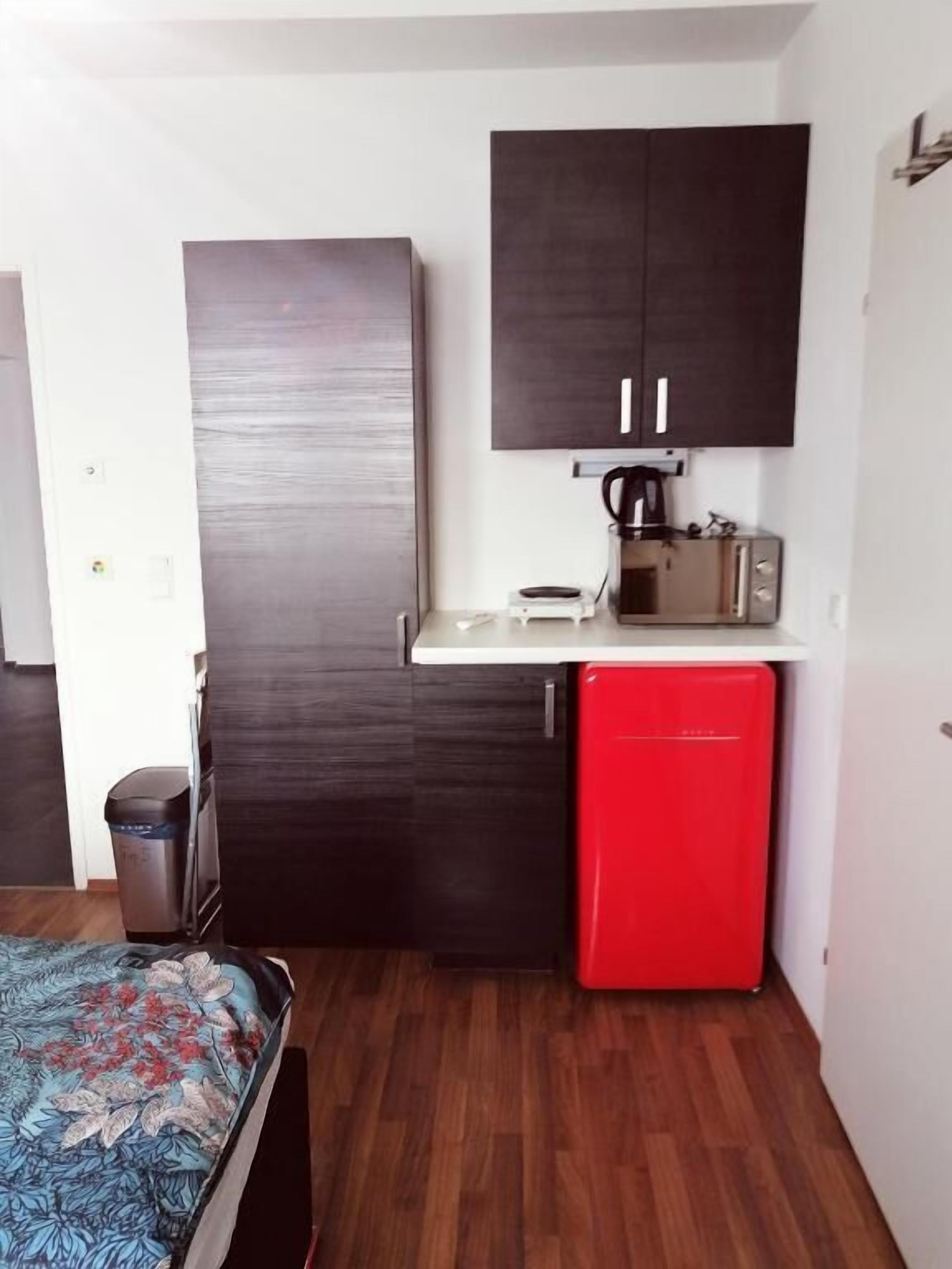 Doppelzimmer | Eigene Küche | Kühlschrank, Mikrowelle, Herdplatte, Kochgeschirr/Geschirr/Besteck