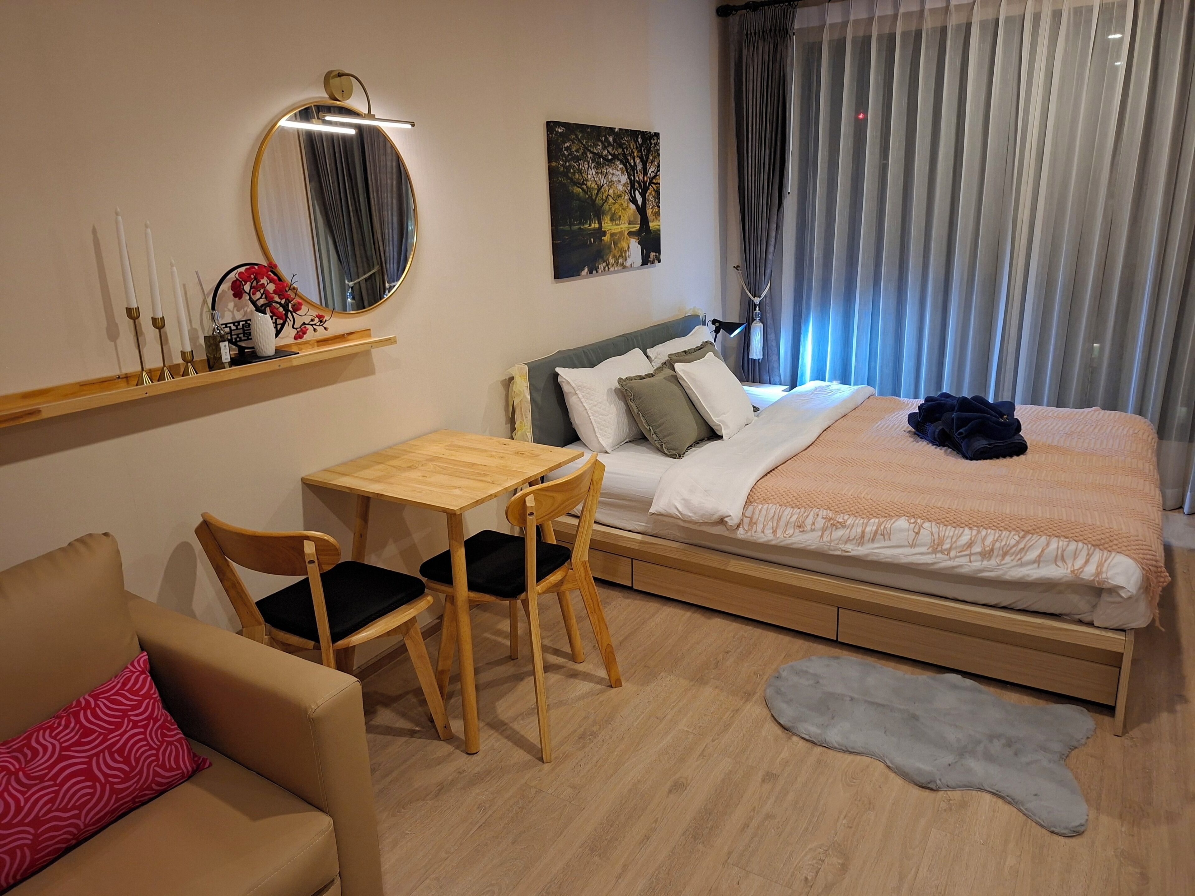 Studio, Multiple Bedrooms, Accessible, City View | Living room
