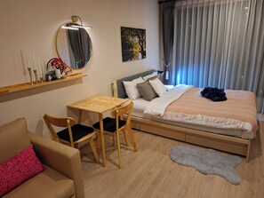 Studio, Mehrere Schlafzimmer, barrierefrei, Stadtblick | Wohnzimmer