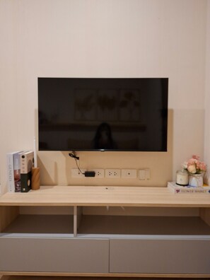 Studio, Multiple Bedrooms, Accessible, City View | Room amenity