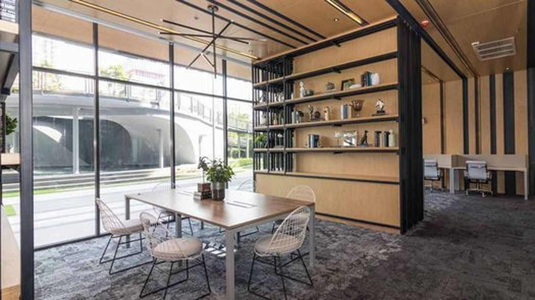 Studio, Multiple Bedrooms, Accessible, Smoking | Dining room