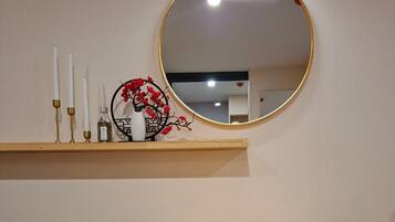 Studio, Multiple Bedrooms, Accessible, City View | Dining room