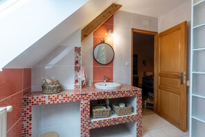 Douche, serviettes fournies