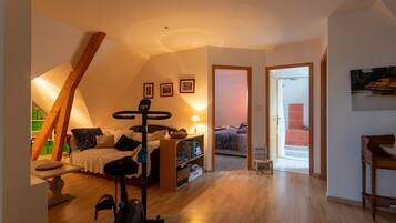 2 Schlafzimmer, BĂŒgeleisen/BĂŒgelbrett, WLAN, BettwĂ€sche