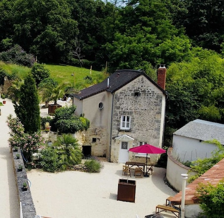 Classic Cottage, Patio, Garden View. Le Gîte 24