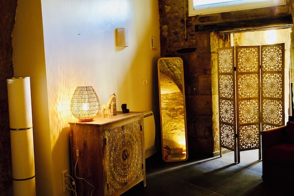 Standard Room, Pool View | Premium bedding, travel crib, free WiFi, bed sheets - Le Gîte 24 (Beaumont Saint-Cyr)