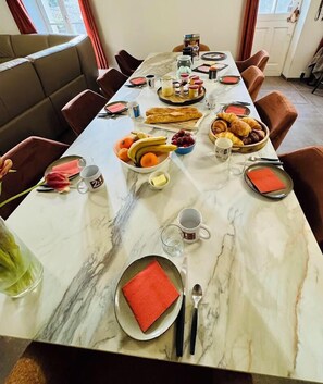 Free daily continental breakfast - Le Gîte 24 (Beaumont Saint-Cyr)