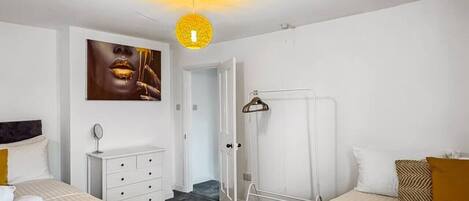 2 habitaciones, tabla de planchar con plancha y wifi gratis