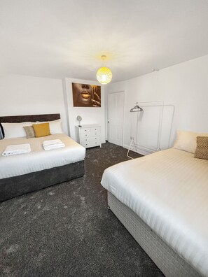 2 makuuhuonetta, silitysrauta/-lauta, ilmainen Wi-Fi, vuodevaatteet