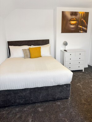 2 bedrooms, iron/ironing board, free WiFi, bed sheets - Sleeps 6 2bed Home Bottesford Village (Bottesford)