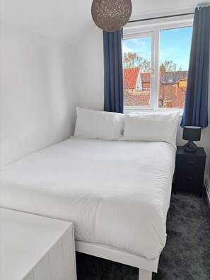 2 makuuhuonetta, silitysrauta/-lauta, ilmainen Wi-Fi, vuodevaatteet