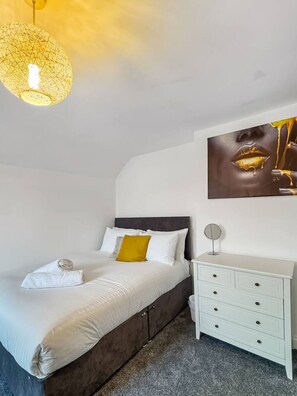 2 habitaciones, tabla de planchar con plancha y wifi gratis 