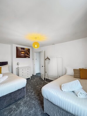 2 slaapkamers, een strijkplank/strijkijzer, gratis wifi, beddengoed