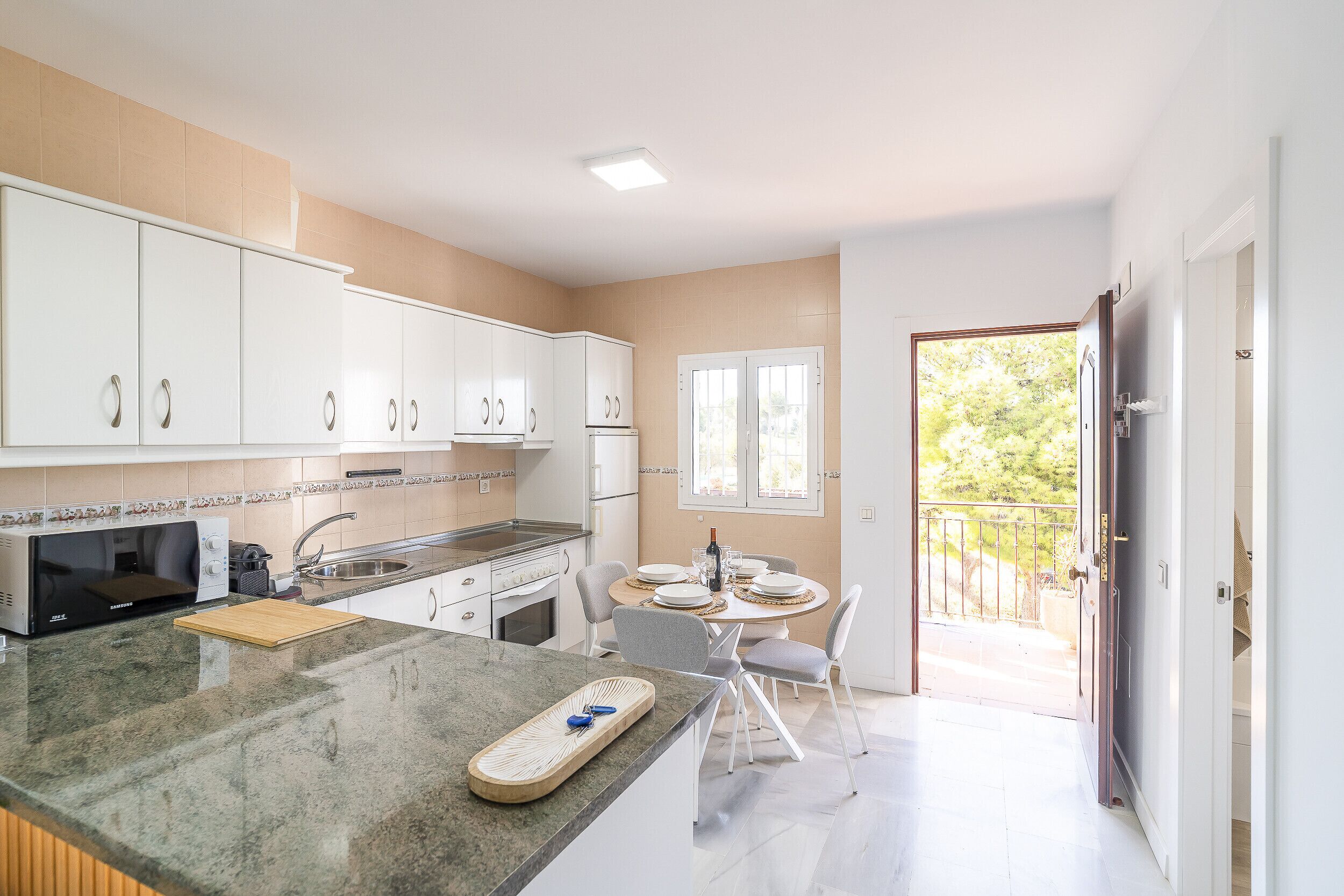 Refrigerador, microondas, horno y lavavajillas 