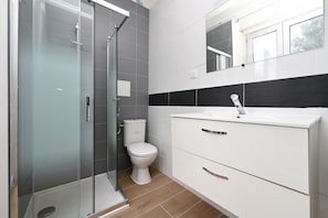 Shower, towels