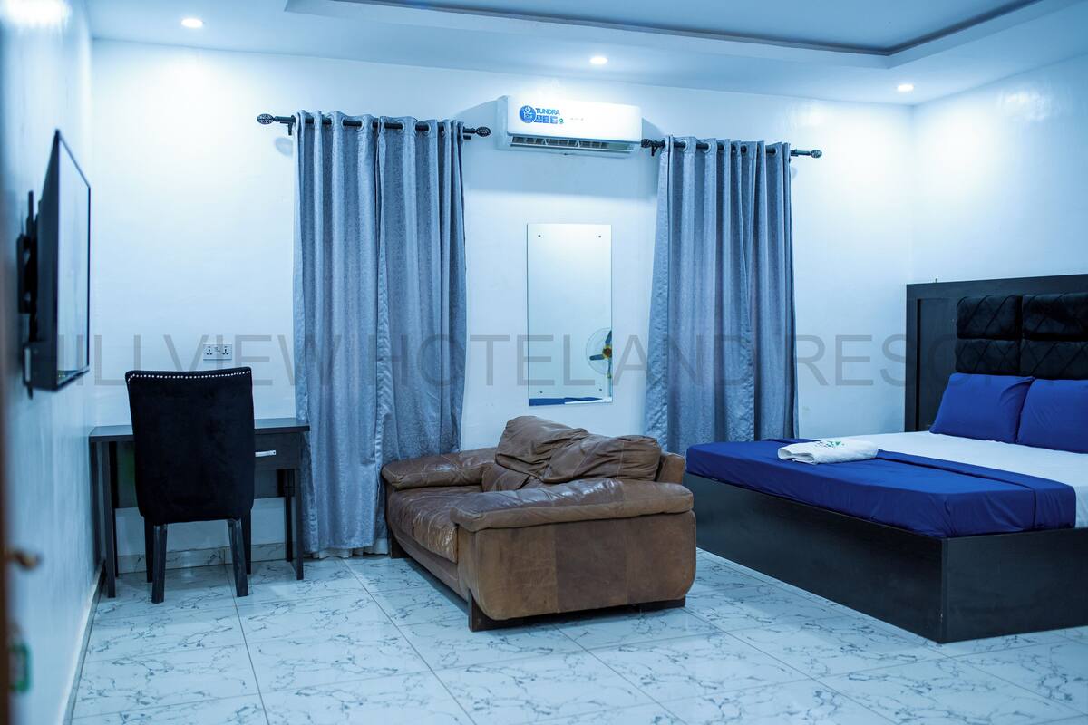 Deluxe Double Room, Hill View | Meja, ruang kerja komputer riba, kalis bunyi, Wi-fi percuma