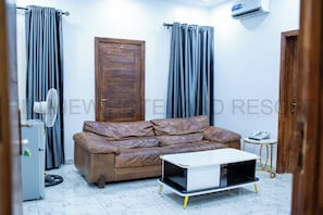 Desk, laptop workspace, soundproofing, free WiFi