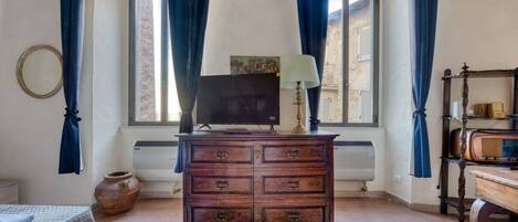 1 chambre, fer et planche Ă repasser