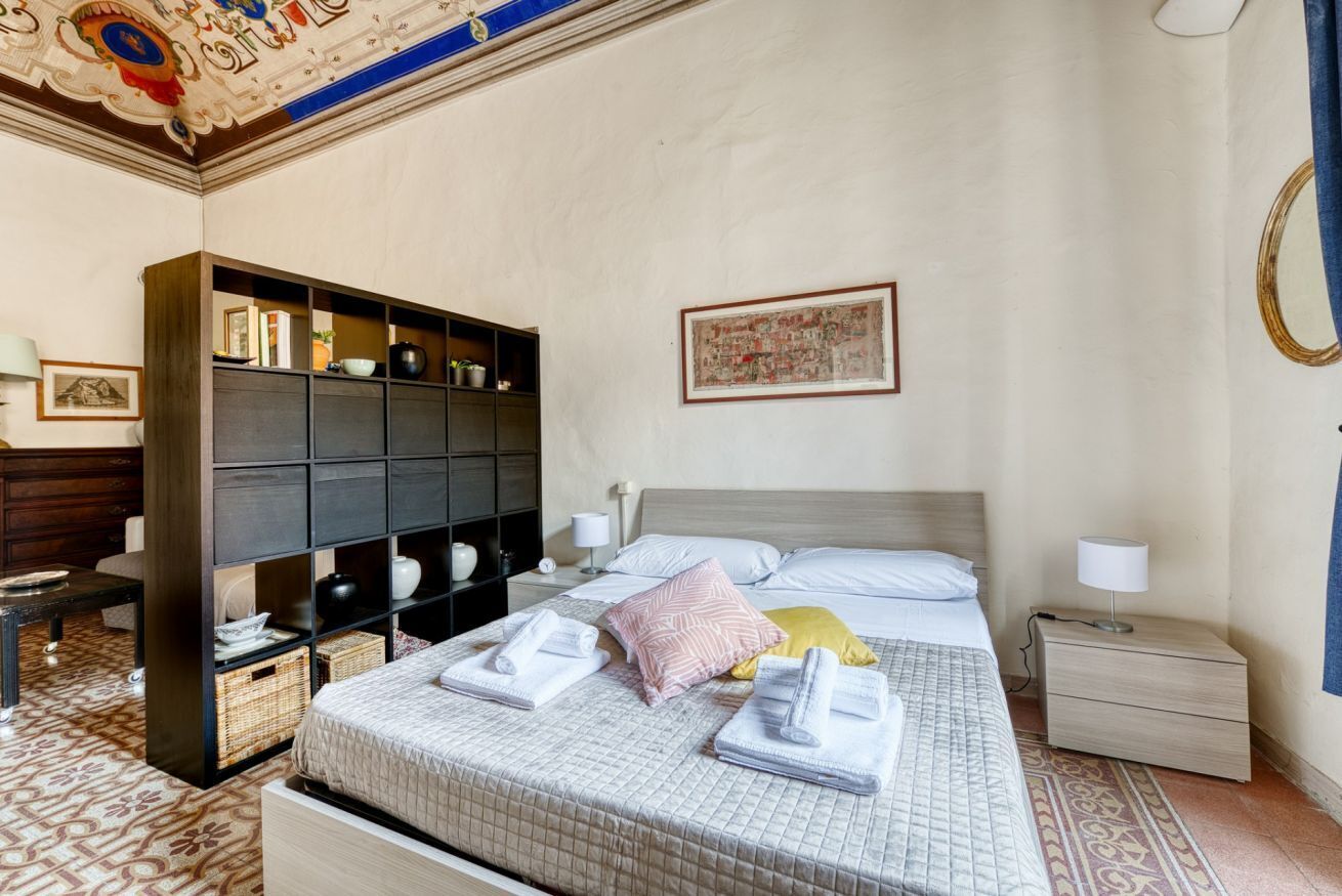 1 chambre, fer et planche à repasser