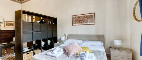 1 chambre, fer et planche Ă repasser