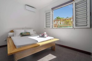 Iron/ironing board, travel crib, free WiFi, bed sheets - Villa Jacuzzi et Piscine (Gros-Morne)