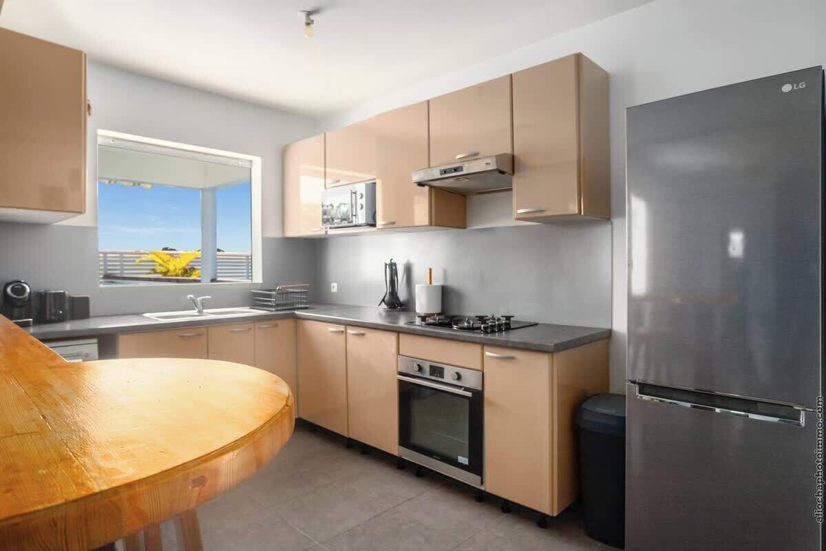 Réfrigérateur, micro-ondes, four, lave-vaisselle