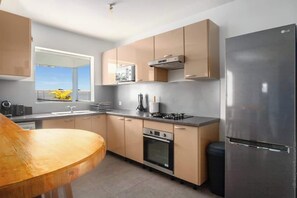 Fridge, microwave, oven, dishwasher - Villa Jacuzzi et Piscine (Gros-Morne)