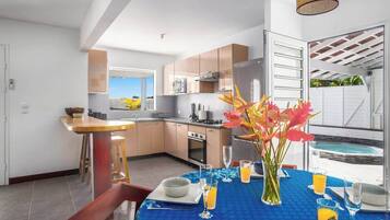 Réfrigérateur, micro-ondes, four, lave-vaisselle