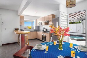 Fridge, microwave, oven, dishwasher - Villa Jacuzzi et Piscine (Gros-Morne)