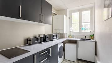 Apartment, City View | Private kitchen | Fridge, microwave, stovetop, toaster
