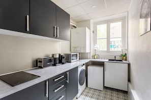 Apartment, City View | Private kitchen | Fridge, microwave, stovetop, toaster